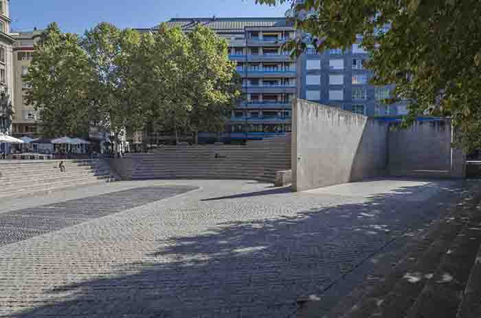 Álava - Vitoria-Gasteiz 35 - plaza de Los Fueros.jpg
